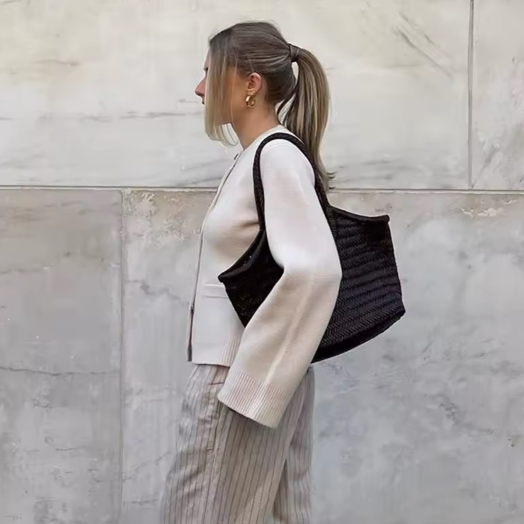 Elegante weiße Strickjacke