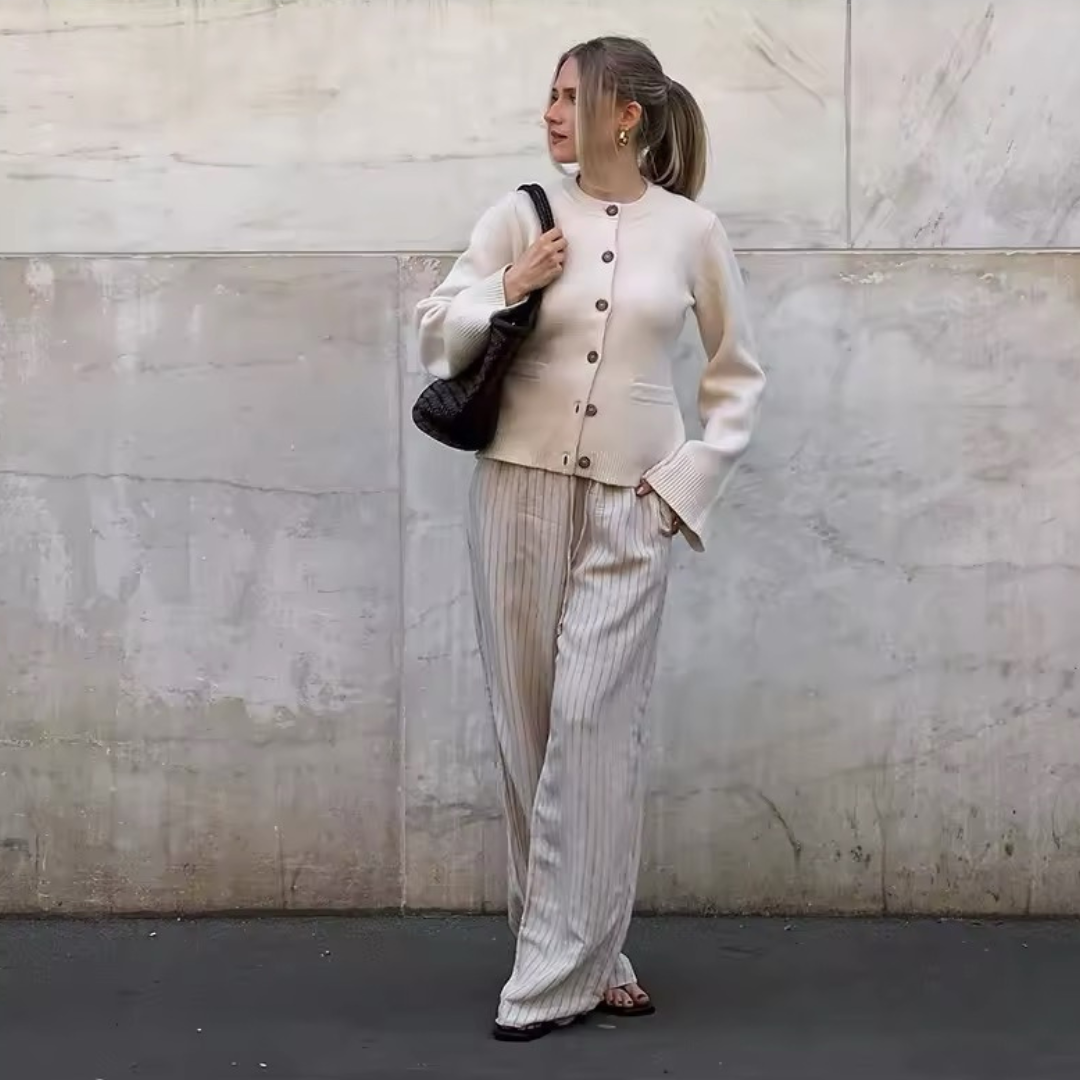 Elegante weiße Strickjacke