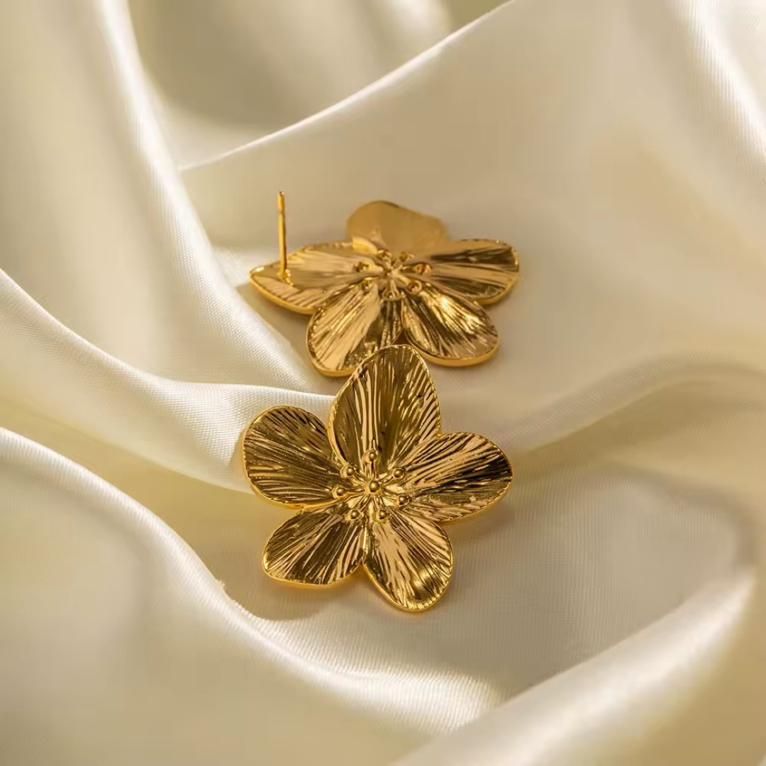 Goldene Blumen-Ohrringe