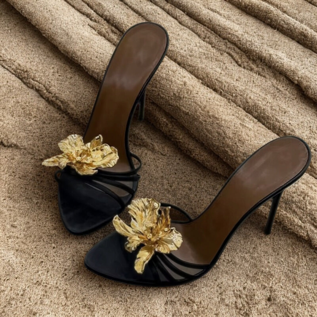 Sandalen mit Metallblume