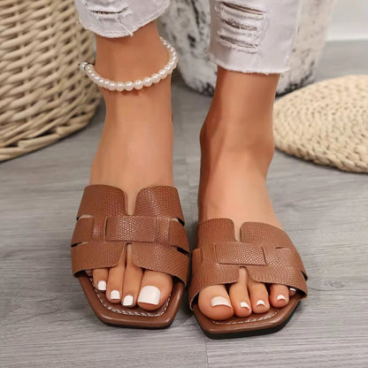 Flat sandal