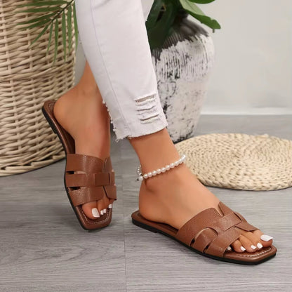 Flat sandal
