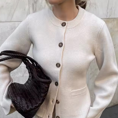 Elegante weiße Strickjacke